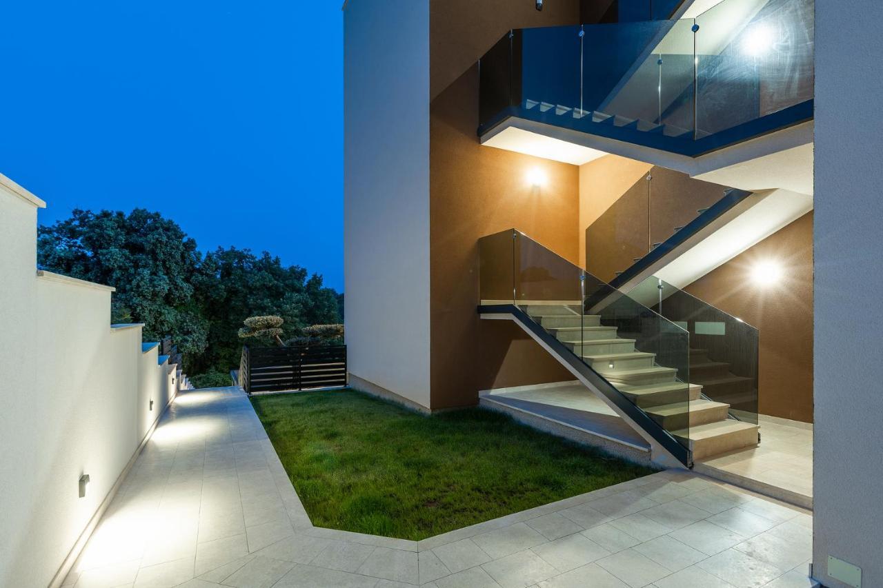 Exclusive Apartments Ellen & Micol-With 3 Free Mountain Bikes Pjescana Uvala Exterior photo